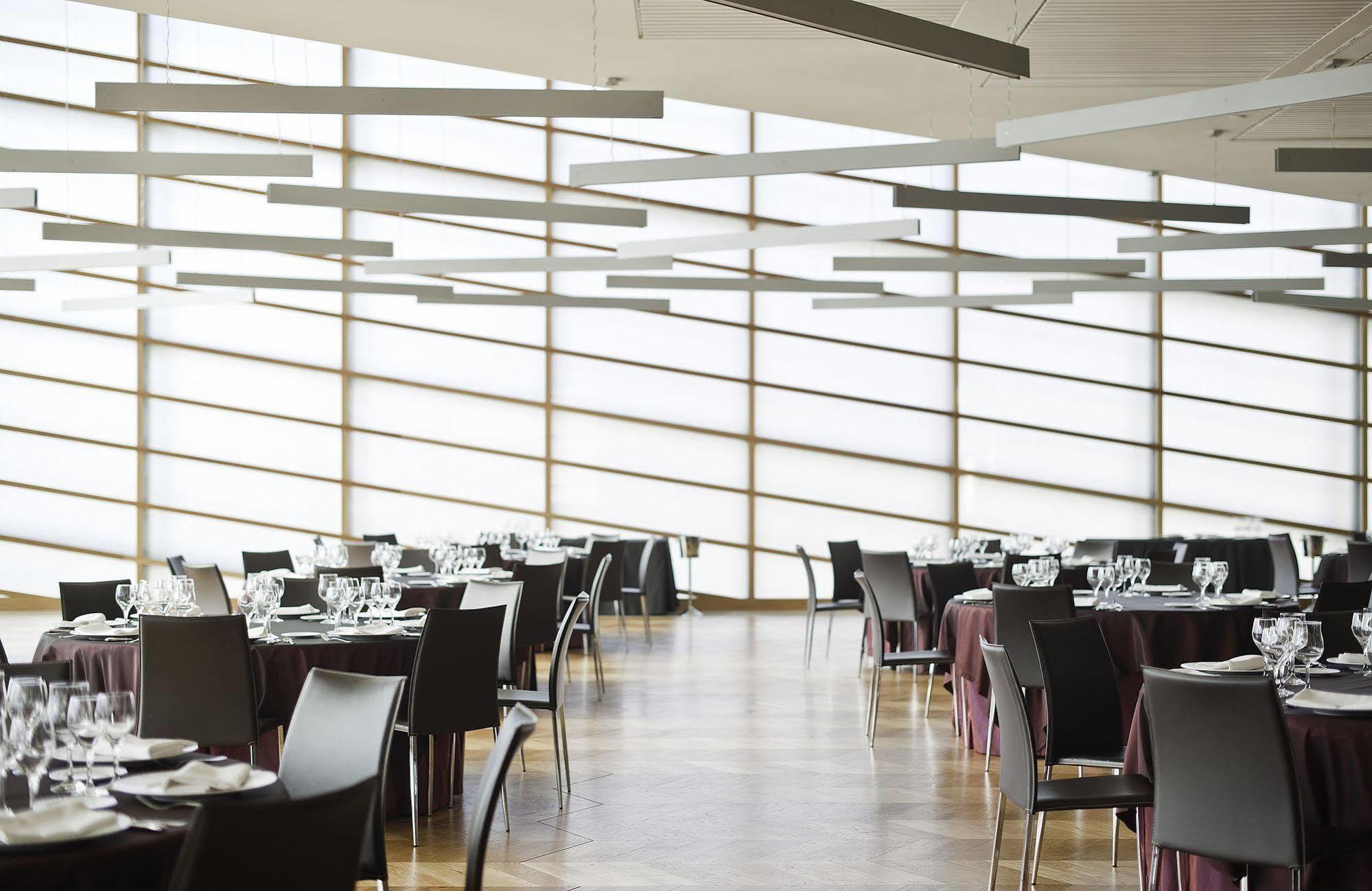Hotel Reina Petronila Zaragoza Buitenkant foto Restaurant