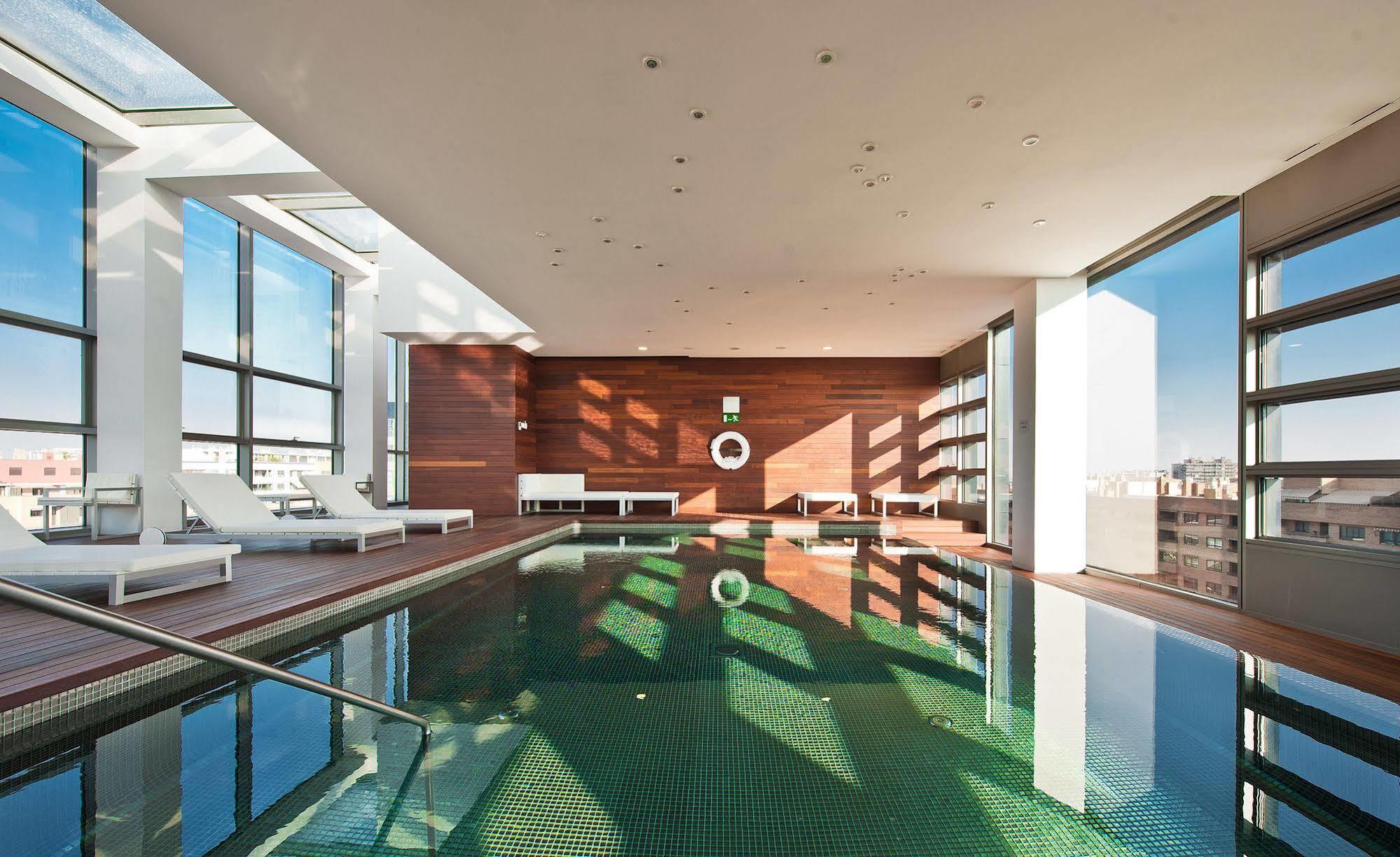 Hotel Reina Petronila Zaragoza Buitenkant foto The pool